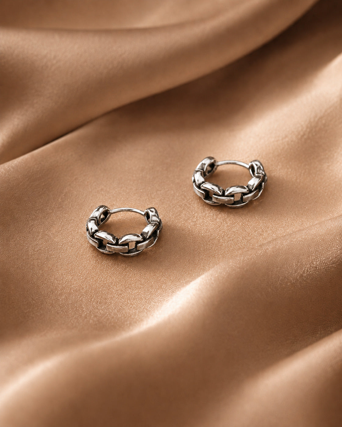 Silver hoop earrings for women with interlinked oval pattern design